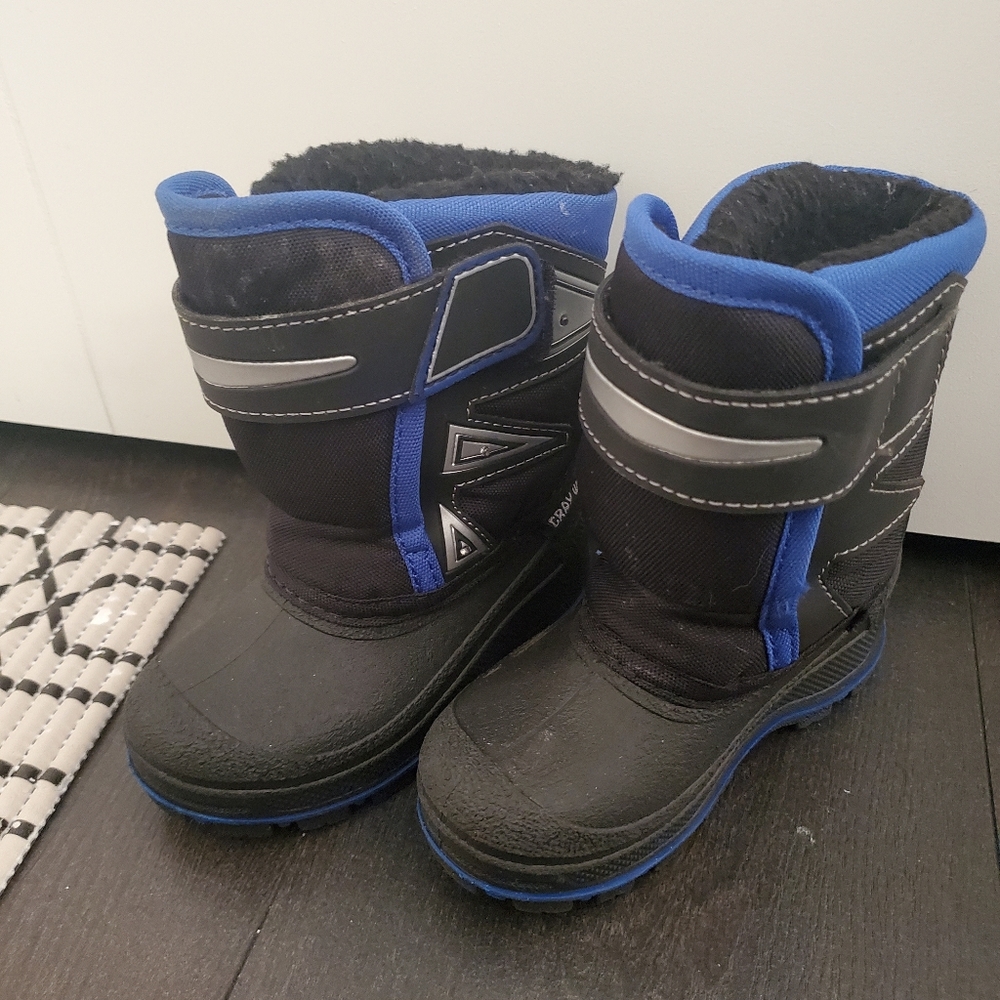 Gray wolf toddler snow boots